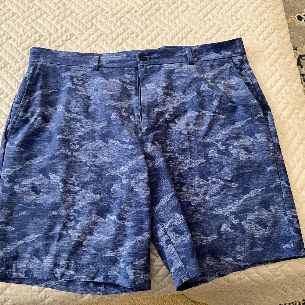 Vineyard Vine's Men's Breaker Short Size 38